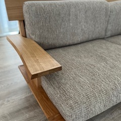 北欧風のナチュラルなソファー　3人がけ