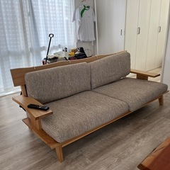 北欧風のナチュラルなソファー　3人がけ