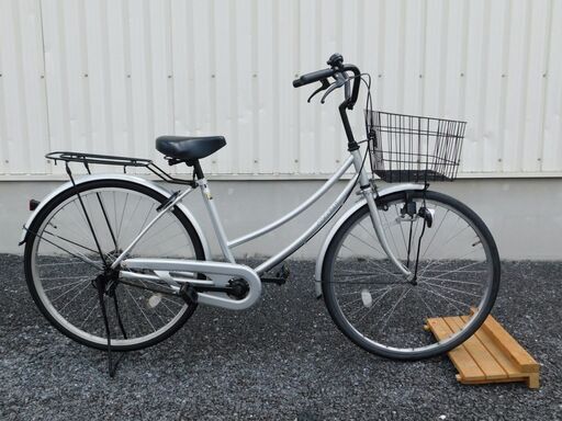 中古自転車多数販売中!　安い自転車は大丈夫？という方　是非ご来店ください!　お買い得自転車!　シティサイクル　26インチ　シルバー　LEDダイナモライト　お買い物に便利!!　売れてます!　早い者勝ち!　外観状態は全体的に極めて良好と思います!　m39