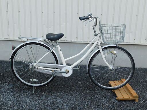 中古自転車多数販売中!　安い自転車は大丈夫？という方　是非ご来店ください!　お買い得自転車!　シティサイクル　26インチ　ホワイト　LEDオートライト　お買い物に便利!!　売れてます!　外観状態は全体的に極めて良好と思います!　m40