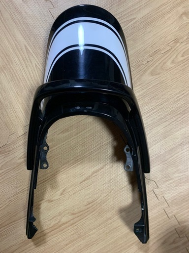 ゼファー1100  黒白火の玉カラー　テールカウル希少