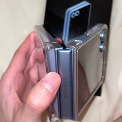 ほぼ新品 Galaxy Z Flip6 SIMフリー ブルー 256GB おまけ付き  