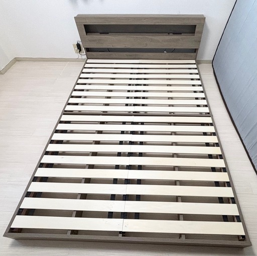 ホテルスタイル ローベッド LED照明 棚付き ベッドフレーム セミダブル