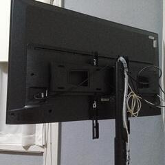 Hisence 43インチテレビ 【テレビ台付】