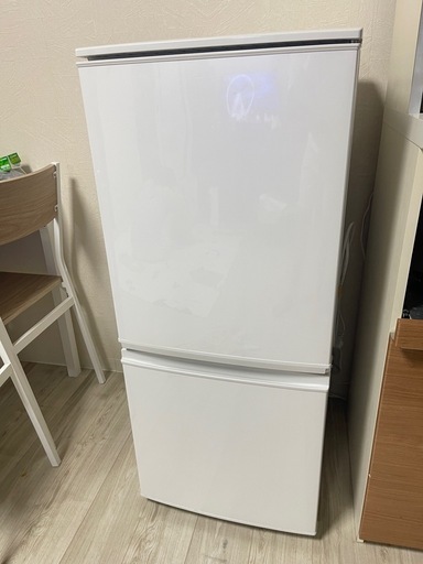 配送可能 シャープ 冷蔵庫 つけかえどっちもドアタイプ 137L ホワイト SJ-D14B-W
