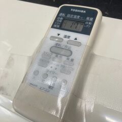 ☆中古￥10,000！TOSHIBA　6畳用2.2kwルームエアコン　家電　RAS-221DS(W)型　【BH122】