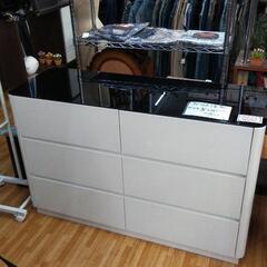 ニトリ　ガラス天板チェスト