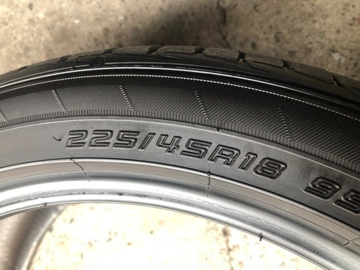 中古225/45R18ダンロップ取り付け無料