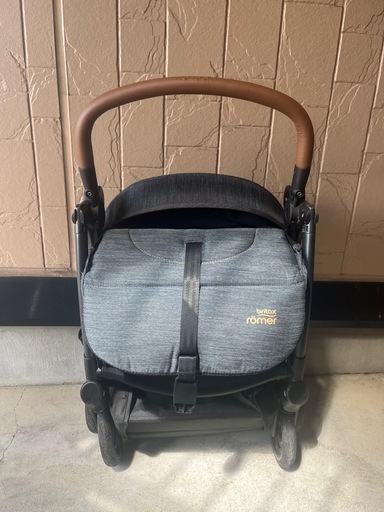 折り畳みベビーカー　新生児　britax