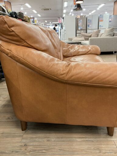 NATUZZI｜キャメル｜2人掛けソファーのご紹介です