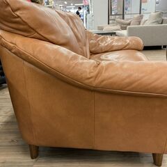 NATUZZI｜キャメル｜2人掛けソファーのご紹介です