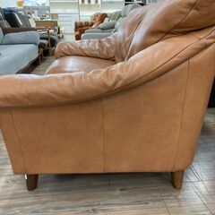 NATUZZI｜キャメル｜2人掛けソファーのご紹介です