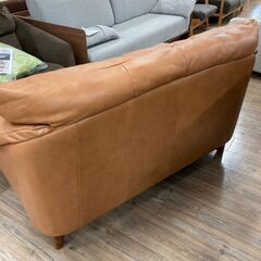 NATUZZI｜キャメル｜2人掛けソファーのご紹介です