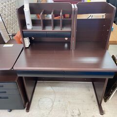 3年弱使用しました学習机です。今回引っ越しが決まり出品を考え