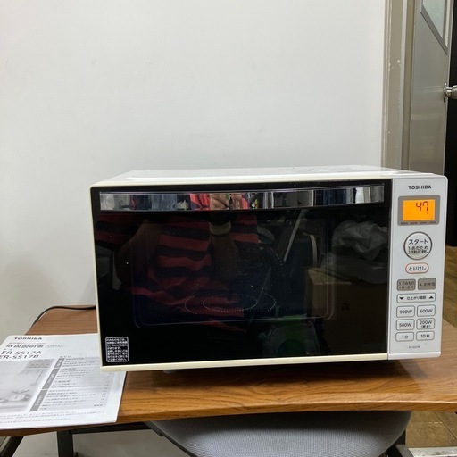O2408-742 TOSHIBA 電子レンジ ER-SS17A 2019年製 動作確認済み キズ汚れサビ有り 取説付き