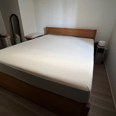 ベッドフレーム&マットレス クイーンサイズ
