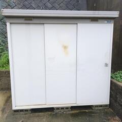 物置、幅220奥行140高さ210位