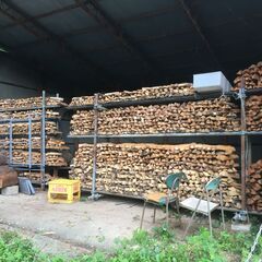 【今月のお彼岸位迄になります】🌸桜🌸100%の乾燥した薪(30㎝程度)は如何ですか!! 【軽トラ一台分です】　　　　　おまけで形や長さが異なる薪を差し上げます