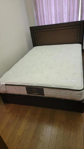ダブルベッド　マット付引出し2個付