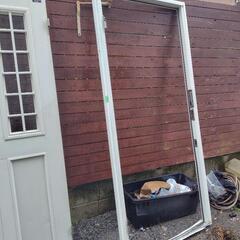 中古　玄関ドアサッシ