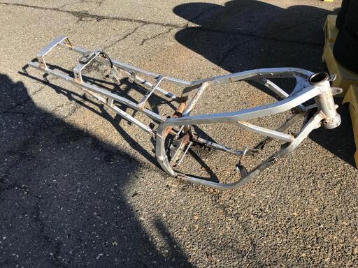 【バイクパーツ】ZUKI（ｽｽﾞｷ）　GF250　（GJ71） 書付きメインフレーム