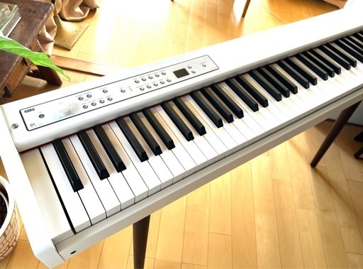 グランドピアノの響きを再現したキーボード KORG D1