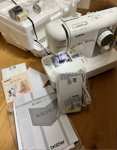 ほぼ新品ーコンパクト、電子ミシン　Brother ブラザーミシン