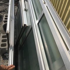アルミサッシ枠　窓