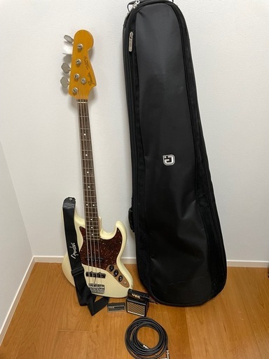 中古品　Fenderジャズベース　ストラップ、ケース、ミニアンプ付き