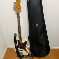 中古品　Fenderジャズベース　ストラップ、ケース、ミニアンプ付き 中古品 Fenderジャズベース ストラップ、ケース、ミニアンプ付き