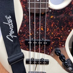 中古品　Fenderジャズベース　ストラップ、ケース、ミニアンプ付き 中古品 Fenderジャズベース ストラップ、ケース、ミニアンプ付き