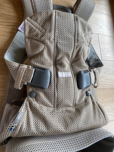 美品！！ BabyBjorn ベビーキャリア ONE KAI Air / グレージュ