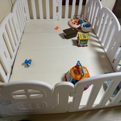 ifamベビーゲート、carazプレイマット、バスケット、滑り止めのセット ifamベビーゲート、carazプレイマット、バスケット、滑り止めのセット