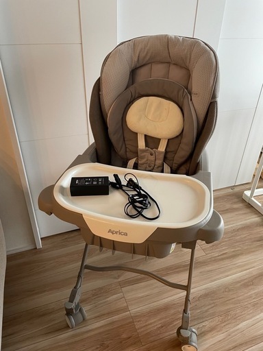 アップリカ　ユラリズムオート　電動ハイローチェア　売ります