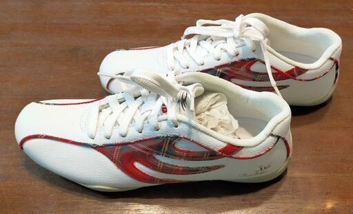 スニーカー(レディース、新品)　DRAGON BEARD（24.5）