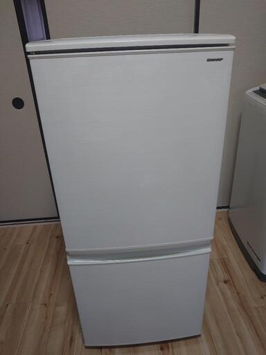 決りました シャ−プ 137L 2018年製 冷凍冷蔵庫   SJ-D14D クリーニング済 福岡市春日市配送料 1000円 30日間保証