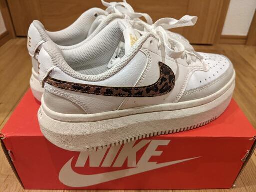 ナイキNIKE　スニーカー　23.5cm