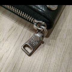 PRADA スタッズ　ビジュー　長財布