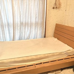 早い者勝ち❗️セミダブルベッド（木製ウッドフレーム）