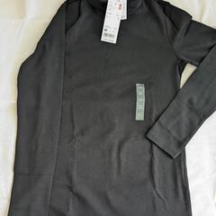 未使用品　UNIQLOハイネックカットソー