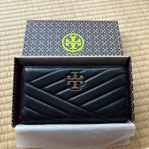再度投稿　値段下！TORYBURCH round長財布