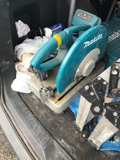 マキタ本体のみ36V(18V+18V)355mm充電式切断機