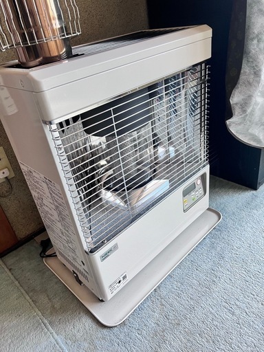 2021年製　煙突式輻射　石油ストーブ カベック ホワイト KSH-483KLA
