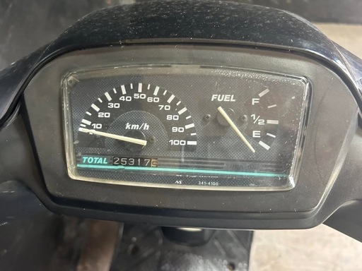 ★支払総額5.2万円★走行テスト済み！始動動画あり♪ スズキ アドレスV100 CE11A 2スト！オイル交換必要！小さく乗りやすい小型！通勤通学に♪ ☆支払総額5.2万円☆走行テスト済み！関東圏内即日配送可能！ スズキ