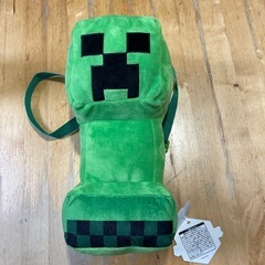 マインクラフト　ぬいぐるみリュック　クリーパー