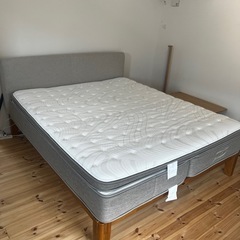 配送格安9/25まで！クイーンベット(フレーム,マットレス,パットカバー)