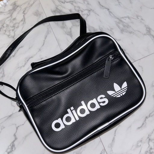 adidasかばん
