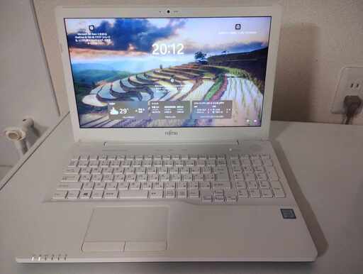 富士通 AH49/X /i5-6200U (2.30GHz) 2コア / 4スレッド／DDR4 8GB／SSD256GB/美品