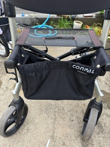 ナブテスコ　CONPAL 抑速ブレーキ付き歩行車 歩行器