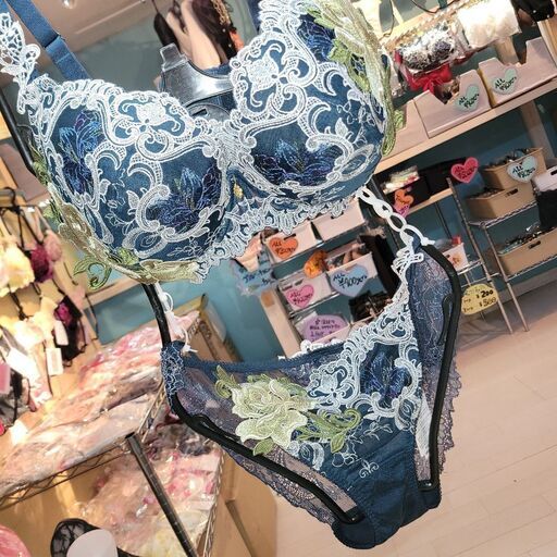 【値下中】サルート 82G イタリア＊Hカップ：75×103 LL＊プレステージ 業界最安⁉ 上下セット